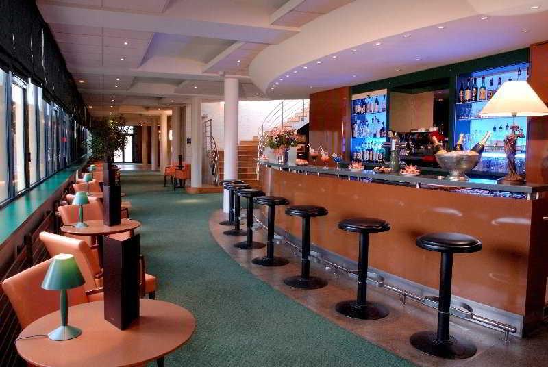 Hotel Le Paddock Magny-Cours Restoran gambar