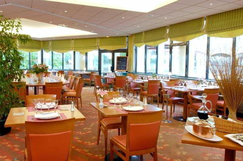 Hotel Le Paddock Magny-Cours Restoran gambar